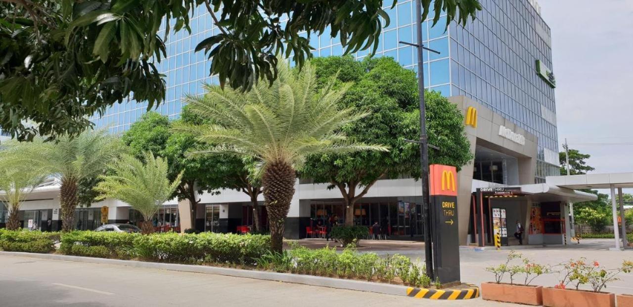 Mactan Newtown Condo With Pool Access Мактан Екстериор снимка