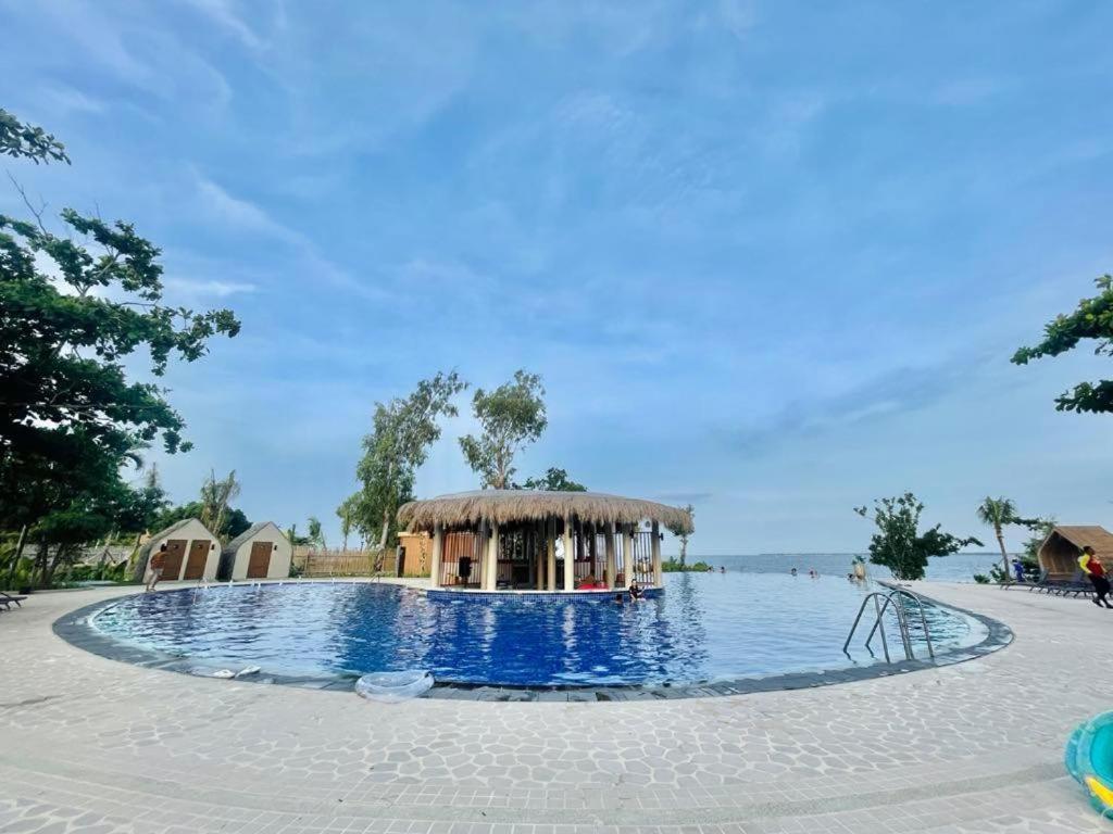 Mactan Newtown Condo With Pool Access Мактан Екстериор снимка